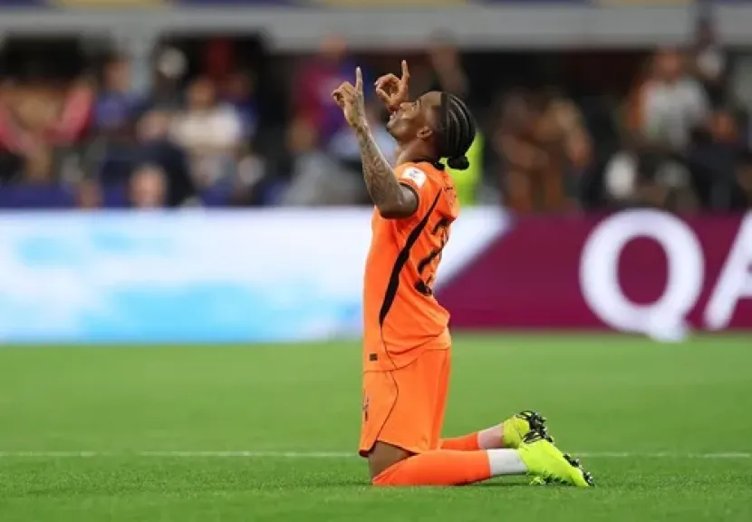 تقارير: منافسة بين الهلال وروما على ضم نجم هولندا