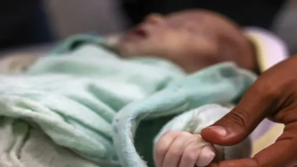 استغلت تواجدها برفقة والدتها.. حيثيات سجن المتهمة باختطاف رضيعة من مستشفى الحسين 7 سنوات