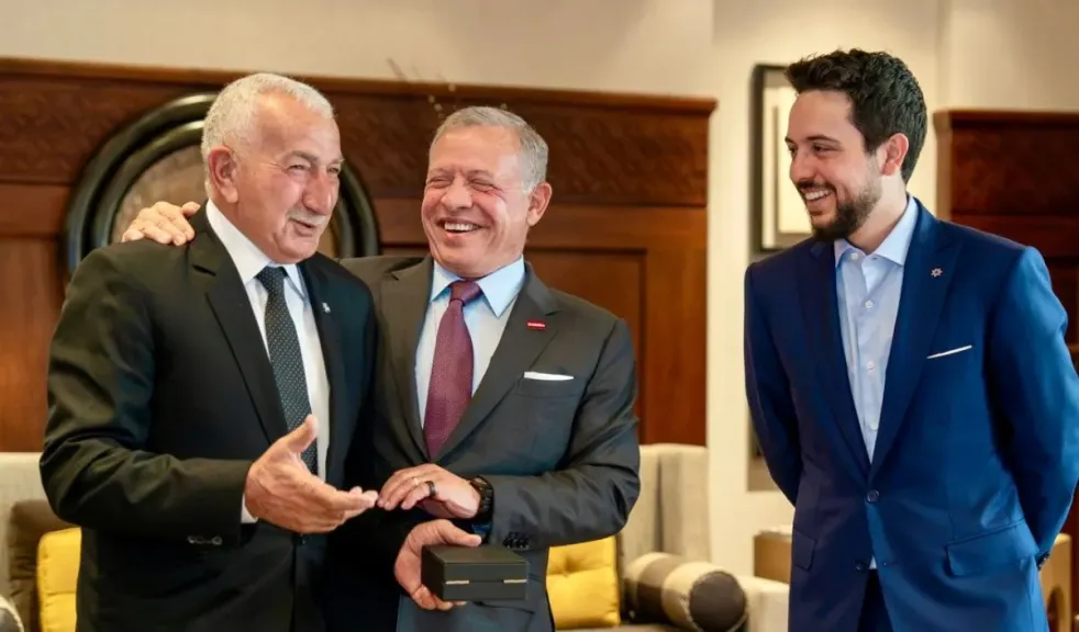 ملك الأردن ينعى ضابطًا تولى تدريبه على القفز الحر 43 عاما