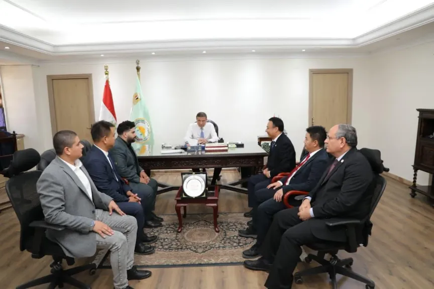 وزير الزراعة يبحث مع ممثلينيو هوب الصينية التوسع في الاستثمارات وصناعة الأعلاف