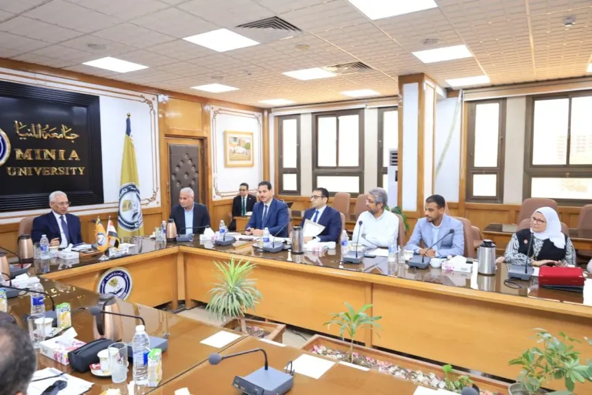 لجنة المنشآت الجامعية بالمنيا تناقش إنهاء جميع المشروعات الاستراتيجية استعدادًا لاستضافة أسبوع شباب الجامعات