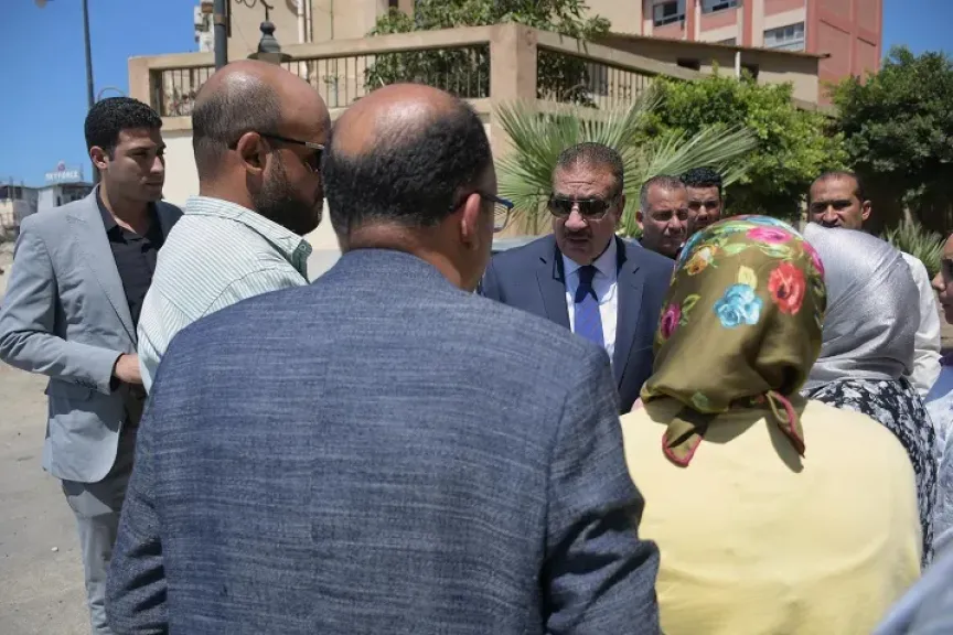 محافظ بورسعيد يتابع تطوير المبنى المؤقت بحي المناخ لسداد اشتراكات منتفعي التأمين الصحي الشامل