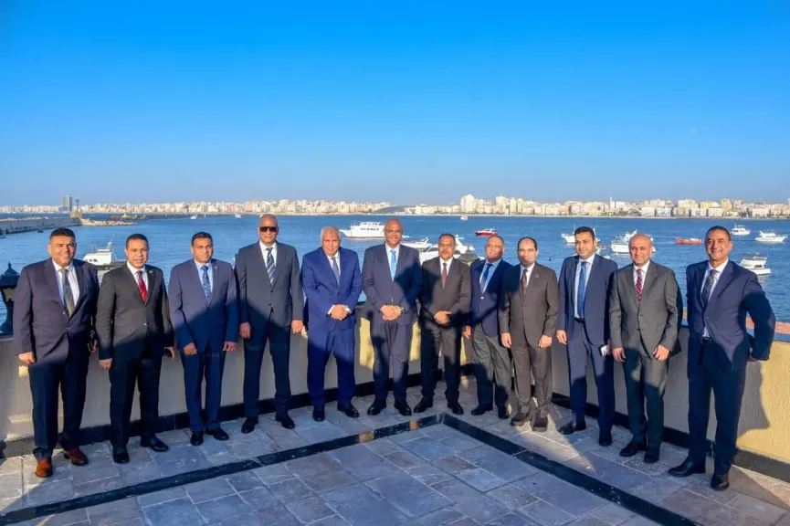 محافظ الإسكندرية يستقبل عددًا من القيادات التنفيذية والمحافظين  ضمن احتفالات العيد القومي  بقلعة قايتباي