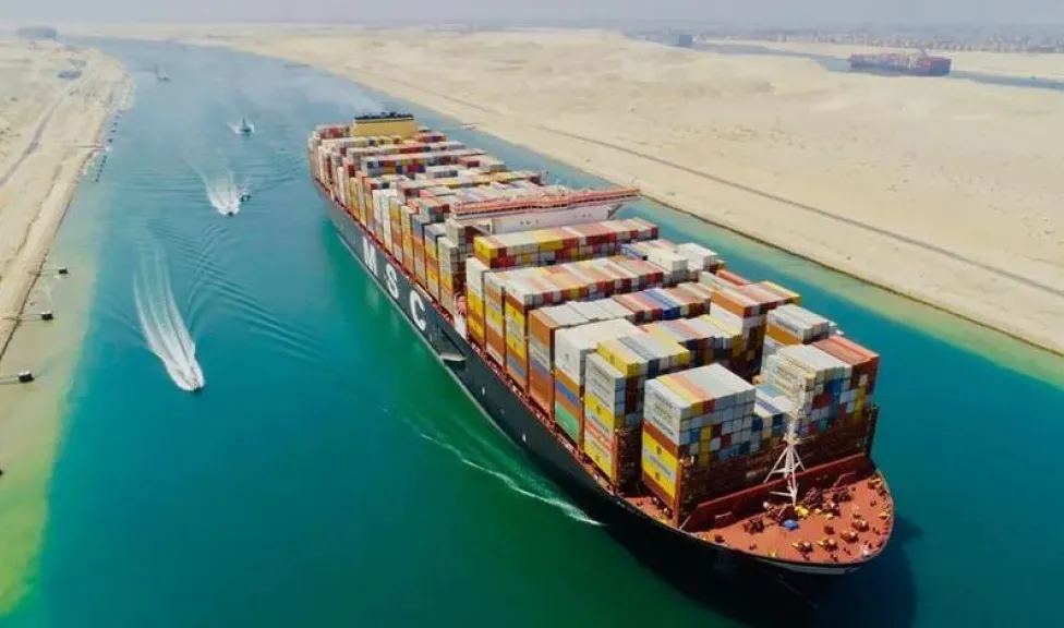 رئيس هيئة قناة السويس: العائد الدولاري تحسن بنحو 35% مقارنة بالعامين الماضيين