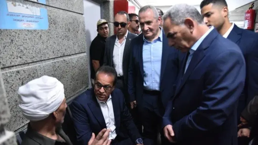 خالد عبدالغفار يستمع لآراء مرضى الأورام بمعهد الإسماعيلية.. والمريض: الخدمة الطبية متميزة ولم يطلب مني أحد أي مبالغ