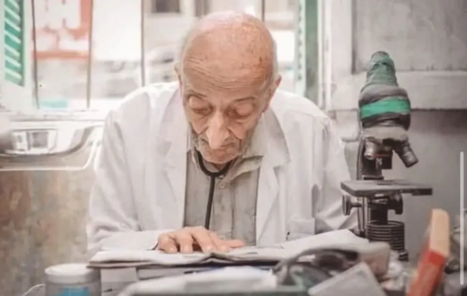 في ذكرى رحيله.. محمد مشالي «طبيب الغلابة» الذي جعل من الطب رسالة إنسانية قبل أن يكون مهنة
