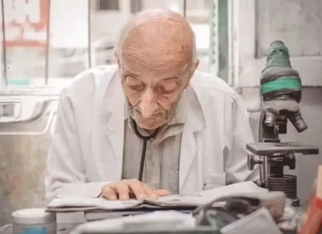 في ذكرى رحيله.. محمد مشالي «طبيب الغلابة» الذي جعل من الطب رسالة إنسانية قبل أن يكون مهنة