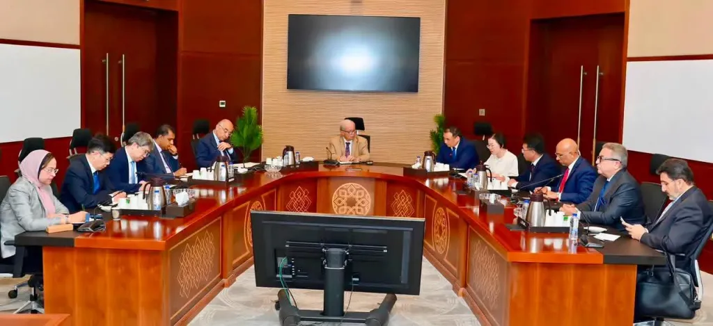 نائب رئيس الوزراء يستقبل رئيس ”CNCEC” الصينية لبحث توسع استثماراتها في مصر ومشروعاتها في الصناعات البتروكيماوية