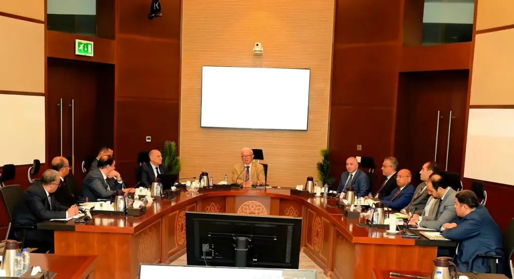 نائب رئيس الوزراء يعقد اجتماعًا موسعًا لمتابعة أداء ”القابضة للصناعات المعدنية” وشركاتها التابعة