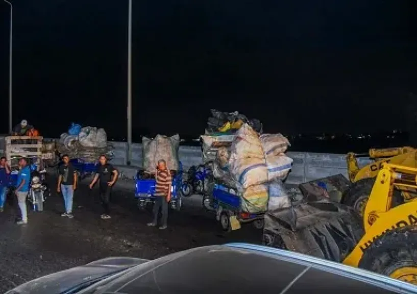 رفع 130 طنًا من المخلفات بالطريق الدولي الساحلي خلال ساعات تنفيذًا لتوجيهات محافظ الإسكندرية