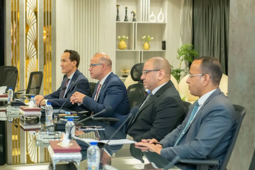 وزيرا ”الإنتاج الحربي” و”الاستثمار” يبحثان سبل تعزيز التعاون المشترك لدفع عجلة التنمية
