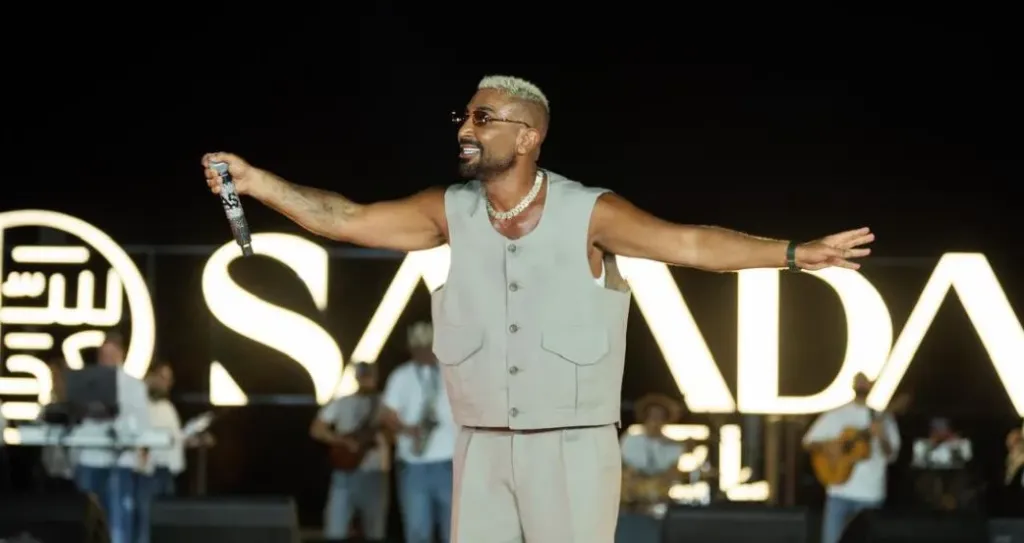 أحمد سعد يفاجئ الجمهور بظهوره ويشعل حفل سعادة ساحل