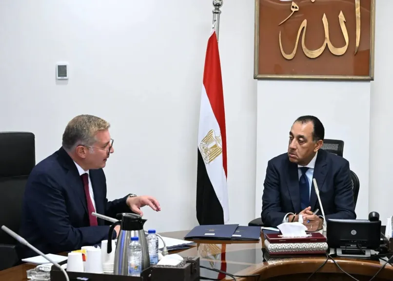 رئيس الوزراء يتابع مع وزير البترول عدداً من ملفات العمل
