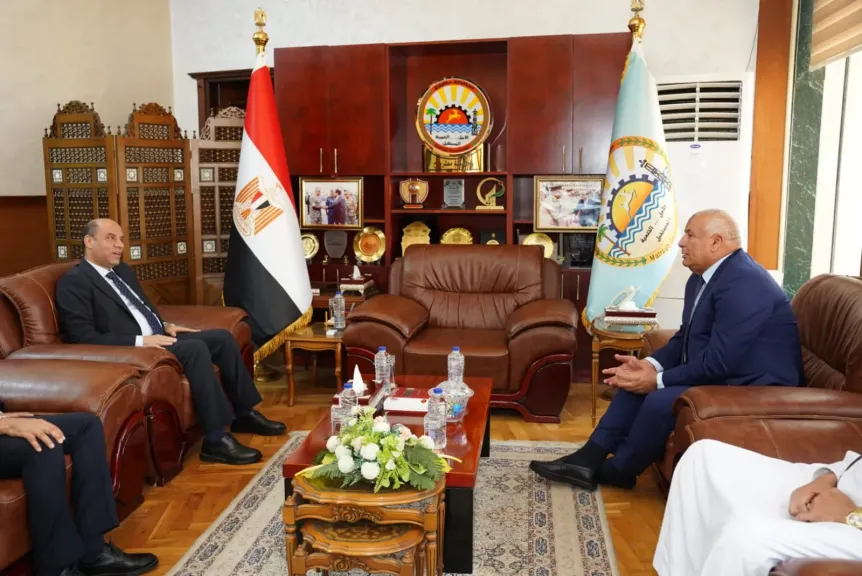 محافظ مطروح يستقبل وزير العمل لبحث دعم التدريب والتشغيل