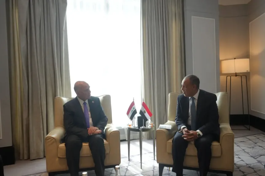 وزير الخارجية يشدد على موقف مصر الثابت الداعم لوحدة العراق وسيادته وسلامة أراضيه