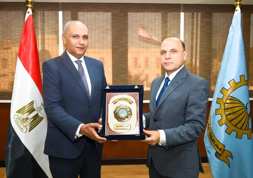تقديرًا لمسيرةٍ متميزة في خدمة القطاع الصحي.. محافظ الغربية يكرّم وكيل وزارة الصحة ويشيد بمسيرةٍعطائه