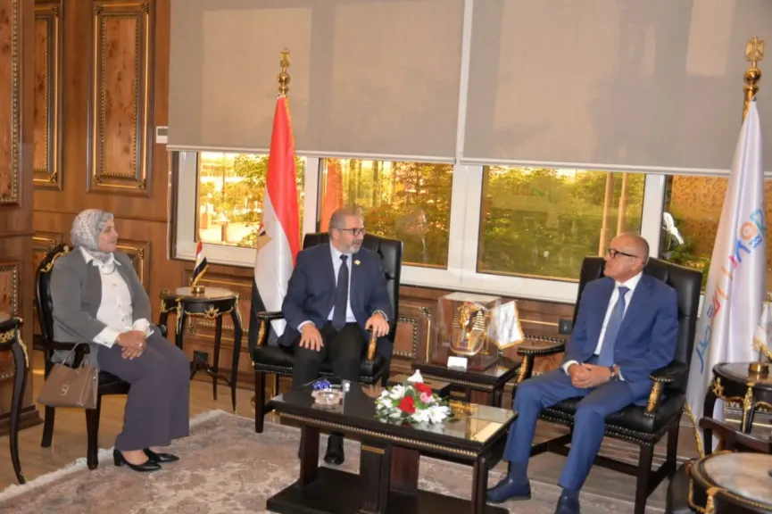 محافظ الأقصر: التأمين الصحي الشامل مشروع قومي.. ونعمل على تحسين جودة الخدمات