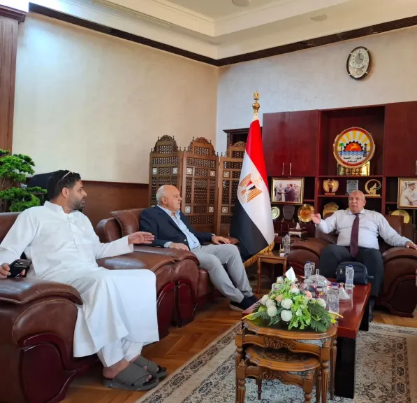 محمد الزملوط وحازم حسني يبحثان ترتيبات إطلاق أولى بطولات نادي الأجواد للرماية ضمن مهرجان مطروح للتراث