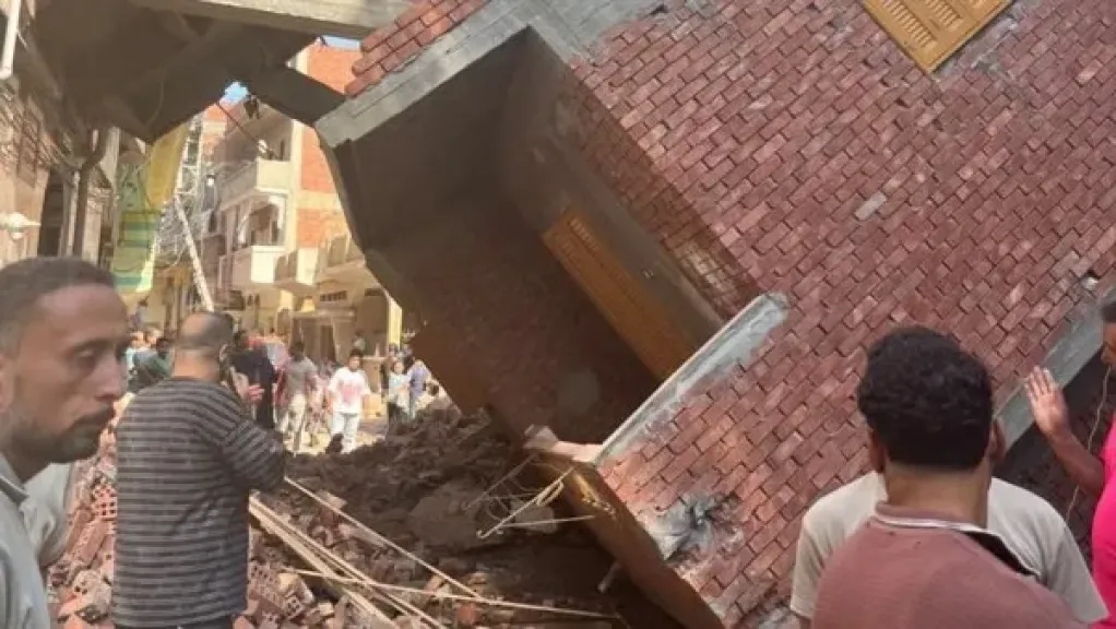 نقابة المهندسين تشكل لجنة فنية لمعاينة عقار ميت غمر المنهار وكشف أسباب الحادث