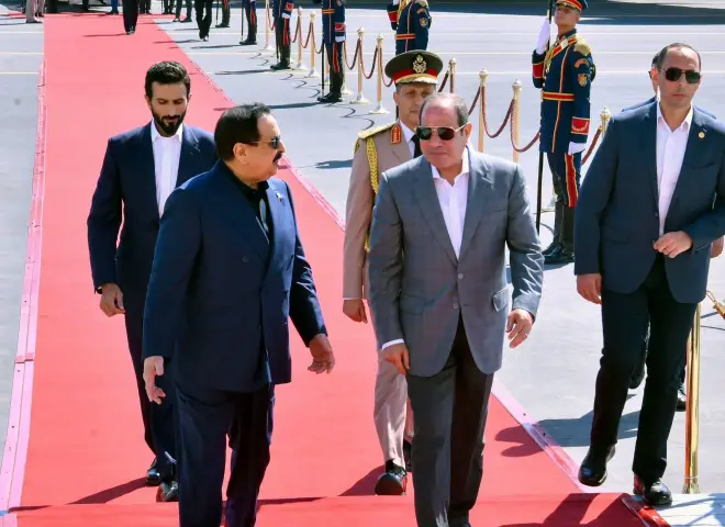 الرئيس السيسي يودّع ملك البحرين بمطار العلمين الدولي بعد ختام زيارته لمصر