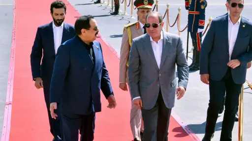 الرئيس السيسي يودّع ملك البحرين بمطار العلمين الدولي بعد ختام زيارته لمصر