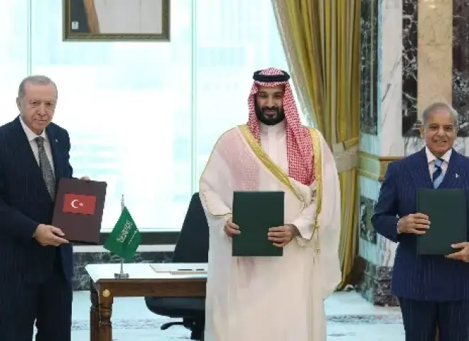 السعودية وتركيا وباكستان توقع ”اتفاقية مكة للدفاع المشترك” لتعزيز الأمن والاستقرار