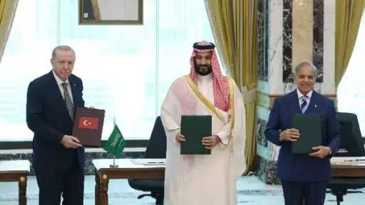 السعودية وتركيا وباكستان توقع ”اتفاقية مكة للدفاع المشترك” لتعزيز الأمن والاستقرار