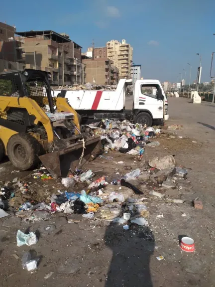 رفع 910 أطنان من بؤر المخلفات والتراكمات في يوم واحد بمراكز ومدن وأحياء الغربية