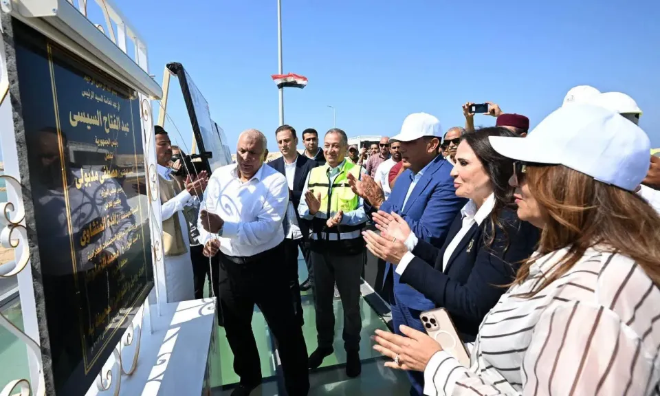 رئيس الوزراء يفتتح كوبري روميل بمطروح بعد تطويره