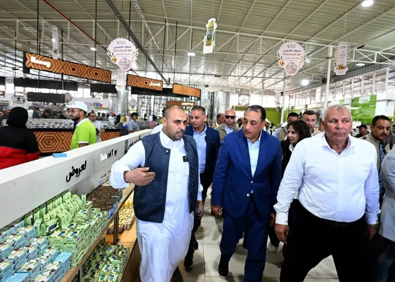 رئيس الوزراء يتفقد معصرة زيتون ”فيرجينيا” المطورة بمحافظة مطروح