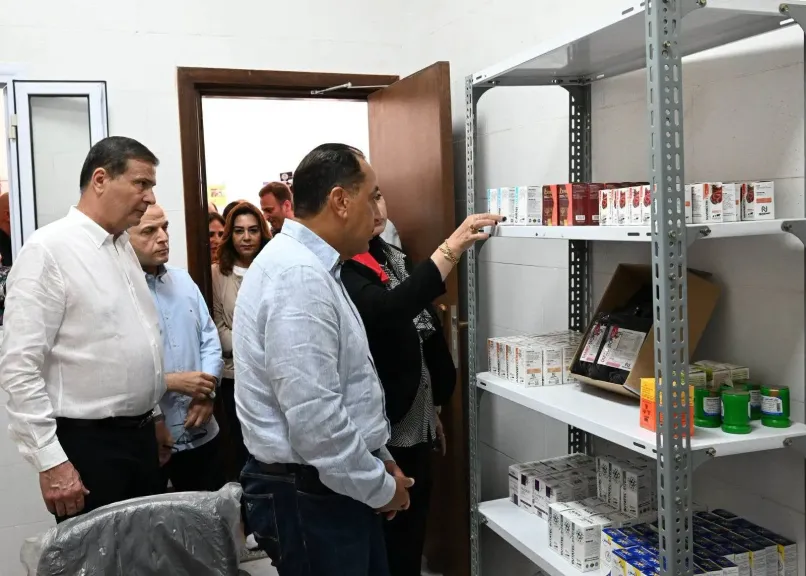 رئيس الوزراء يتفقد المجمع الزراعي البيطري بقرية سندبسط بمركز زفتى