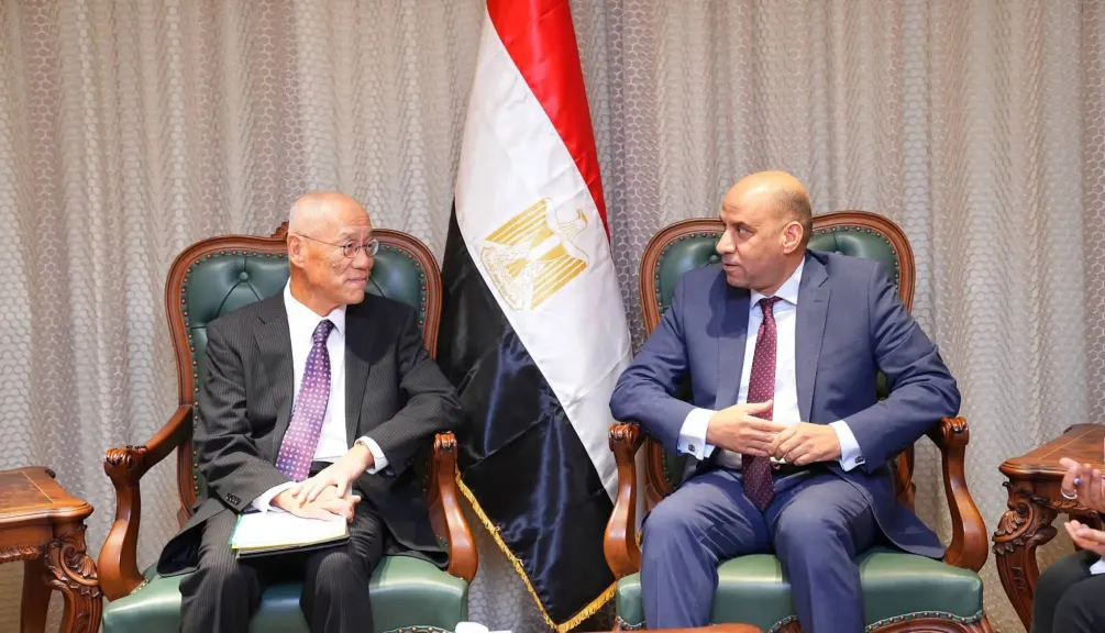 وزير العمل والسفير الياباني يتفقان على شراكة جديدة وتبادل الخبرات في ”التدريب”والسلامة والصحة المهنية