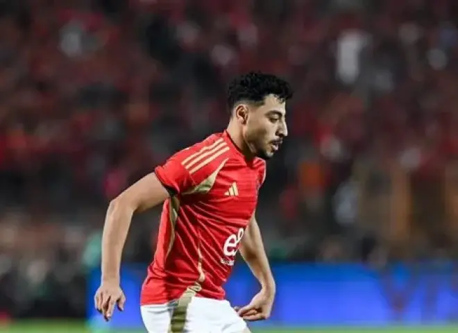 الأهلي يقترب من استعادة أكرم توفيق.. تسوية مالية تمهد لعودة اللاعب