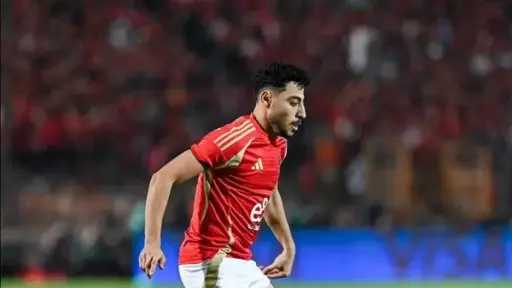 الأهلي يقترب من استعادة أكرم توفيق.. تسوية مالية تمهد لعودة اللاعب