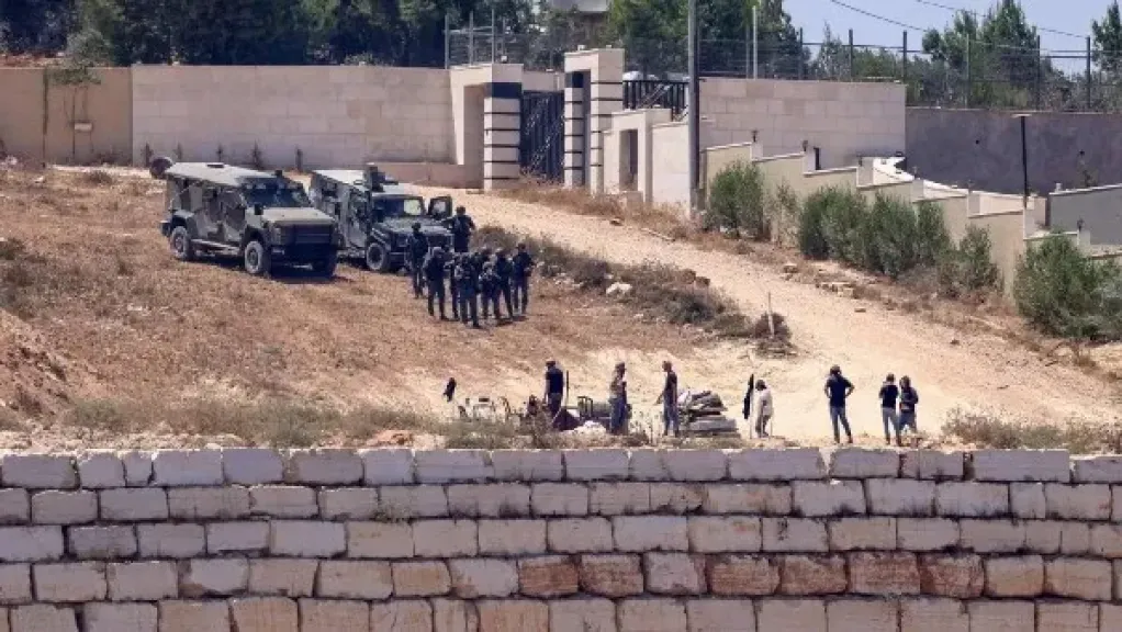 مستوطنون ينصبون خيمة قرب منازل فلسطينيين في قصرة.. والجيش الإسرائيلي يفشل في السيطرة على الوضع