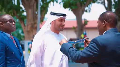 رئيس أفريقيا الوسطى يمنح علي الشمري وسام الاستحقاق برتبة قائد