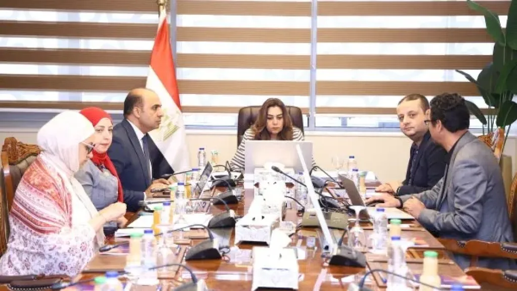 وزيرة البيئة تتابع تطبيق المسؤولية الممتدة للمنتج وإدارة المخلفات إلكترونيًا