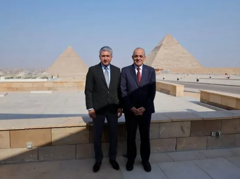 وزير السياحة يبحث مع نظيره الأردني مقترح إعداد منتج سياحي مشترك بين البلدين