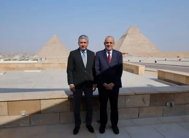وزير السياحة يبحث مع نظيره الأردني مقترح إعداد منتج سياحي مشترك بين البلدين