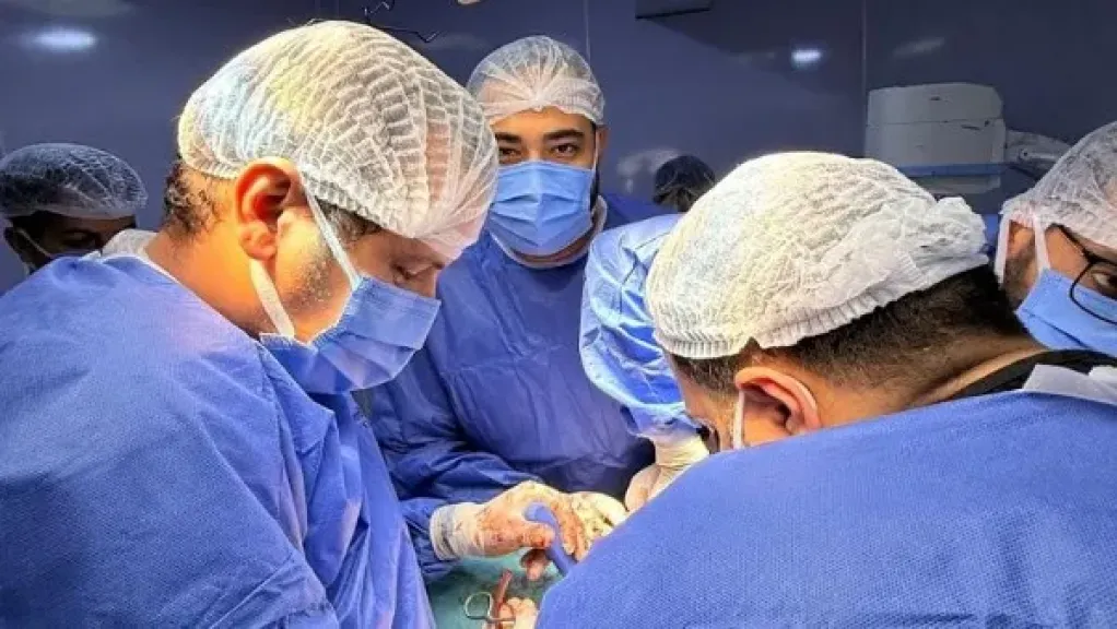 فريق طبي بجامعة الأزهر ينقذ طفلة 3 سنوات بعملية دقيقة في بئر العبد