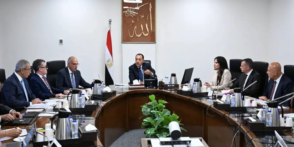 رئيس الوزراء يتابع الموقف التنفيذي لمشروعات قطاع مياه الشرب والصرف الصحي بمحافظة أسوان