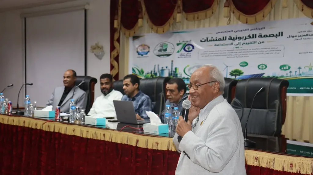 جامعة أسوان تعزز الشراكة مع الصناعة لدعم التحول نحو اقتصاد منخفض الكربون