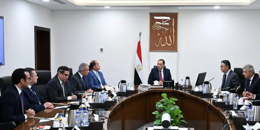 رئيس الوزراء يتابع الجهود المبذولة لتطوير آلية الدعم النقدي السلعي
