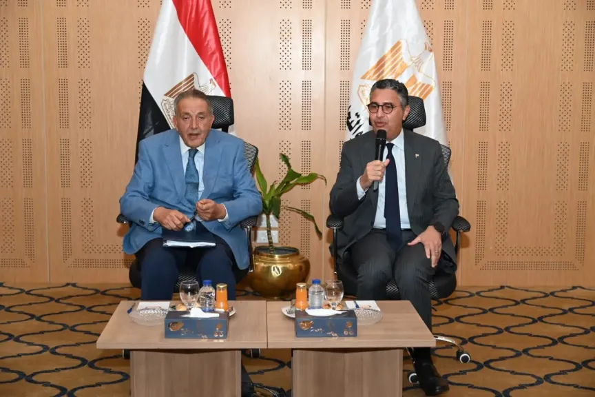 وزير التموين يبحث تطوير منظومة السلع التموينية واستقرار الأسواق
