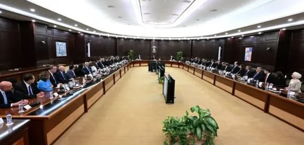 رئيس الوزراء يلتقي رؤساء البعثات الدبلوماسية المرشحين بالخارج