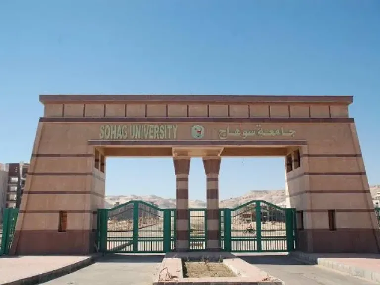جامعة سوهاج الأهلية: تطبيق منظومة إلكترونية لتيسير إجراءات سداد الرسوم وتسليم الملفات
