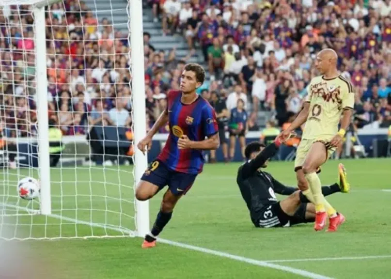 ببصمة حمزة عبد الكريم.. برشلونة يتقدم بثنائية على الأهلي في الشوط الأول