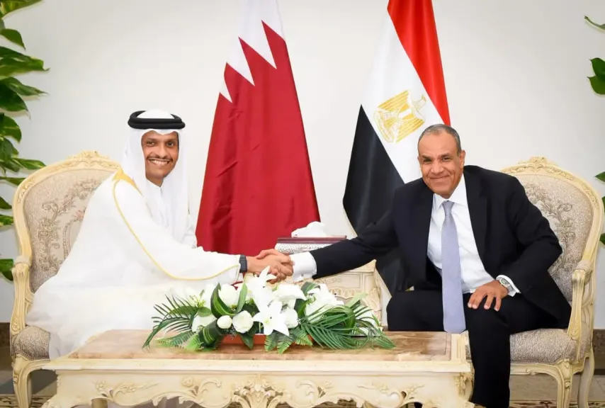 وزير الخارجية يبحث مع رئيس مجلس الوزراء وزير خارجية دولة قطر الشقيقة تعزيز العلاقات الثنائية ومستجدات الأوضاع الاقليمية فى العلمين