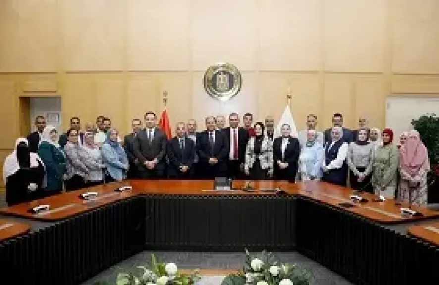التنظيم والإدارة يكرم وزارة الصناعة تقديرا لتميزها المؤسسي