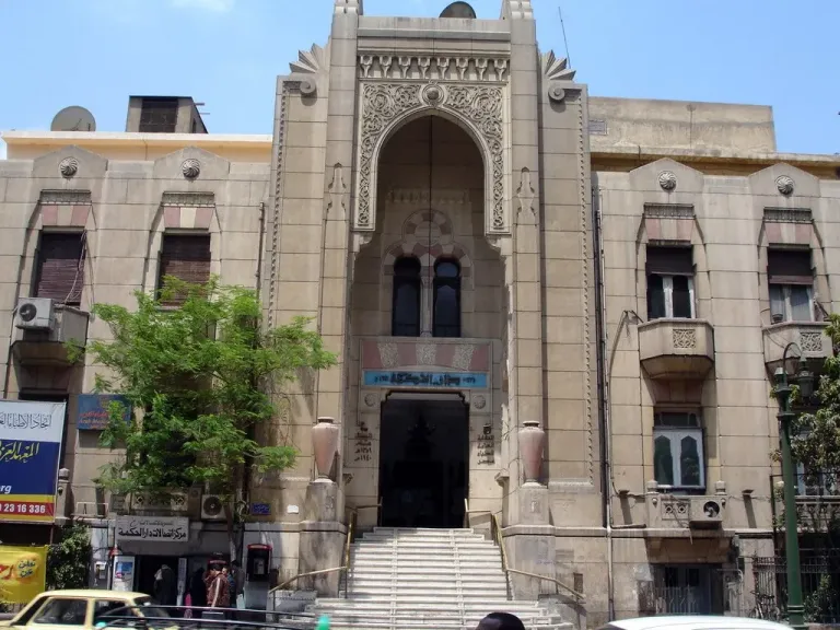 نقابة الأطباء تحيل طبيبا للتحقيق بسبب عمليات تغيير لون العين: مضاعفاتها خطيرة قد تصل لفقدان البصر